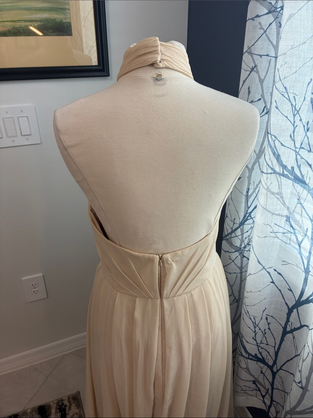 White Vera Wang Elegant Cream Halter Evening Dress - Picture 2 of 6